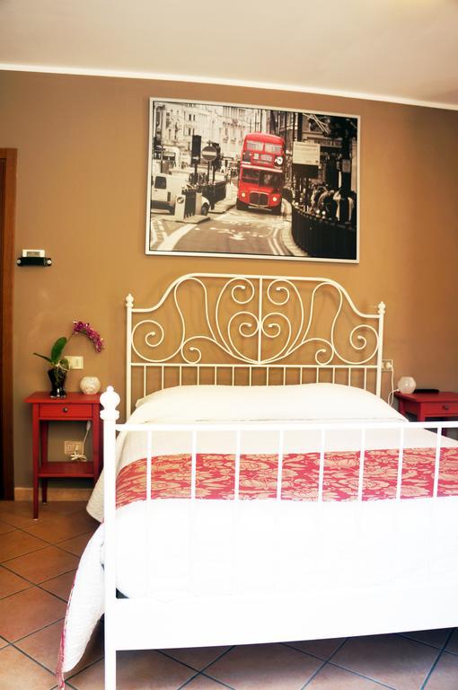 Alexander Rooms Tirano Oda fotoğraf