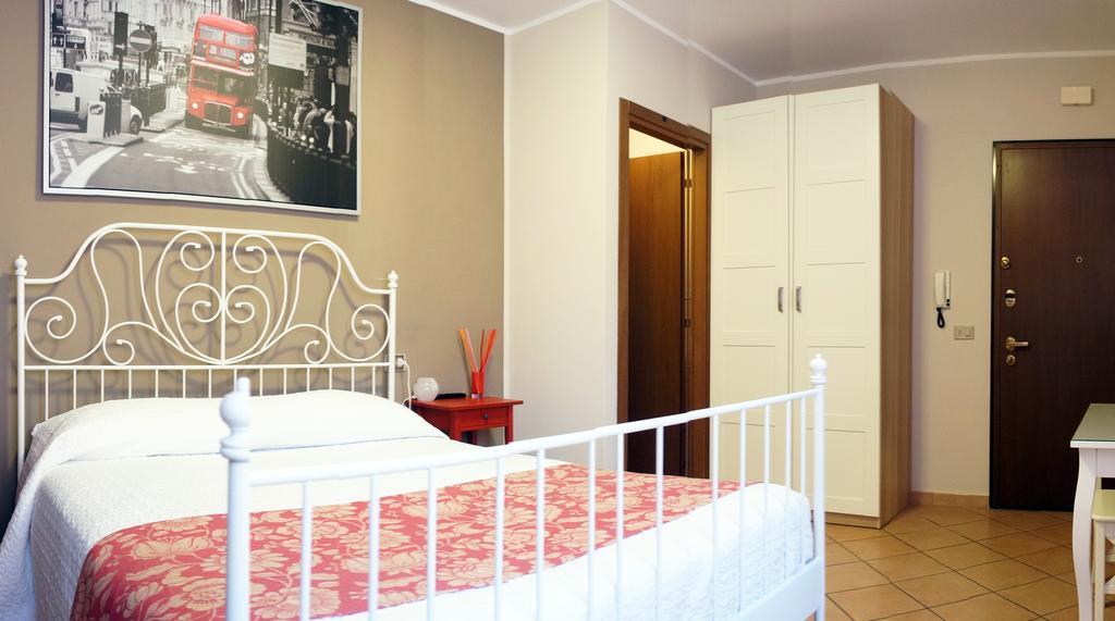 Alexander Rooms Tirano Oda fotoğraf