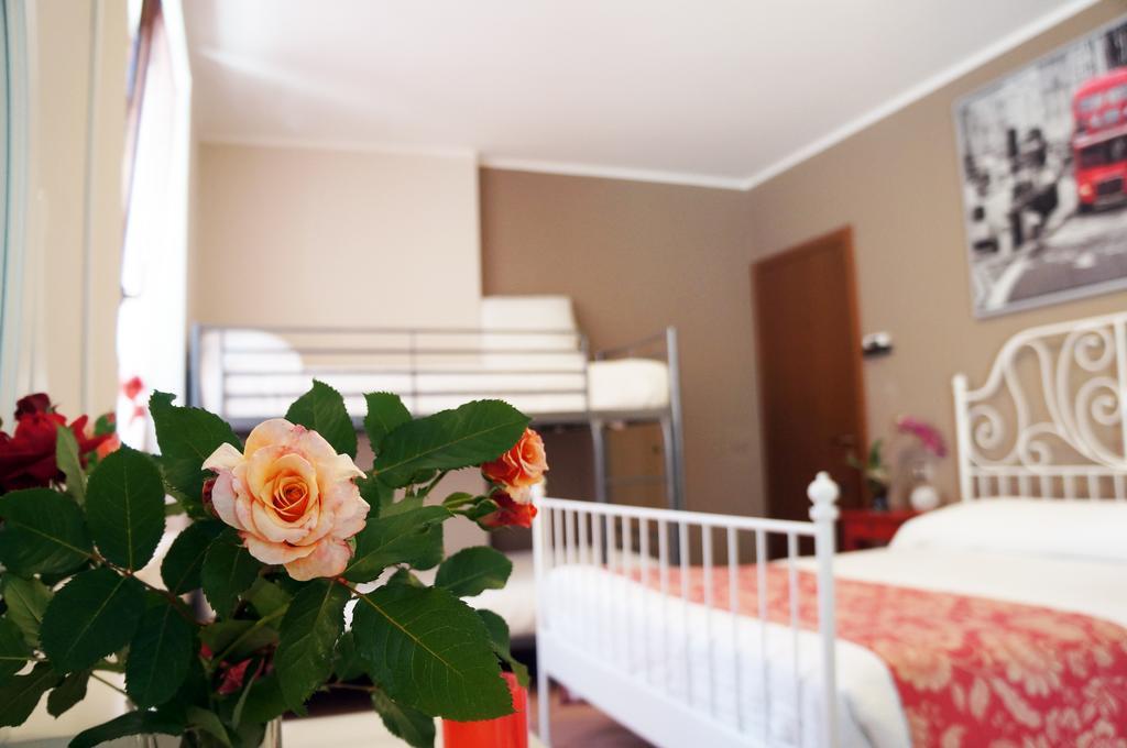 Alexander Rooms Tirano Oda fotoğraf