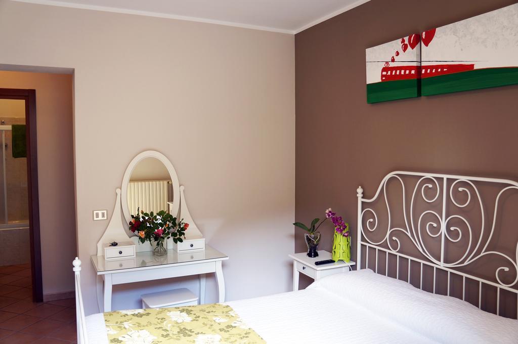 Alexander Rooms Tirano Oda fotoğraf