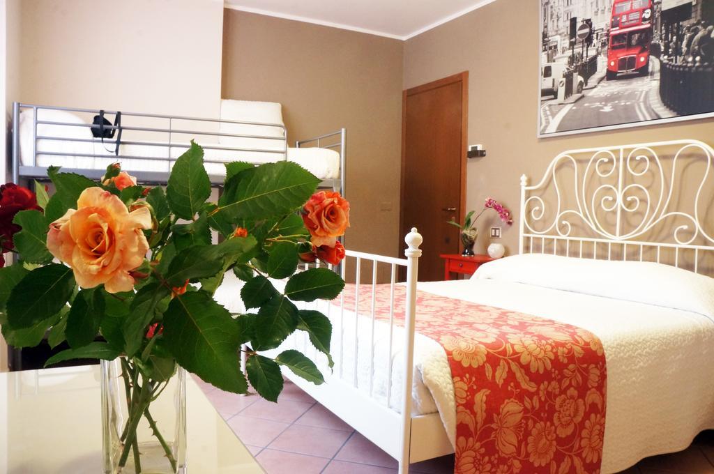 Alexander Rooms Tirano Oda fotoğraf
