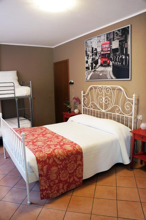Alexander Rooms Tirano Oda fotoğraf